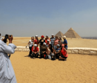Ai Cập: Quần áo tích hợp mã QR giúp du khách lựa chọn địa điểm du lịch nổi tiếng