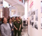 Lào: Triển lãm ảnh kỷ niệm 70 năm Chiến dịch Điện Biên Phủ