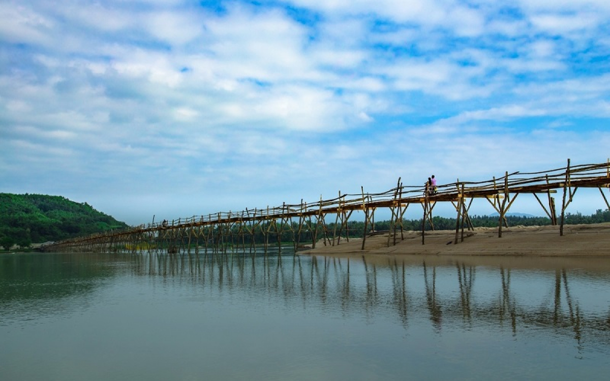 Vẻ đẹp của cây cầu gỗ dài nhất Việt Nam - VOV Du lịch - Trang tin ...