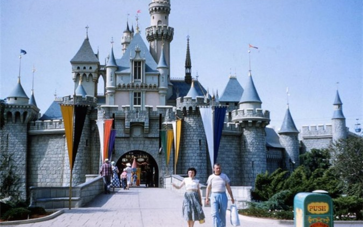 Công viên Disneyland nổi tiếng thập niên 1950 trông như thế nào?​ - Kênh  truyền hình Đài Tiếng nói Việt Nam - VOVTV