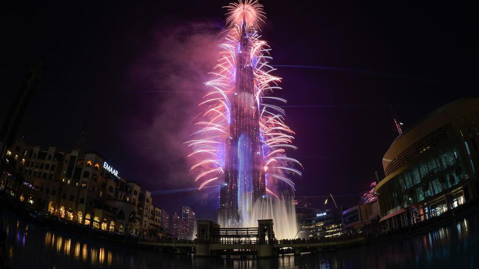 Dubai hoành tráng với màn pháo hoa và trình diễn ánh sáng chào 2019