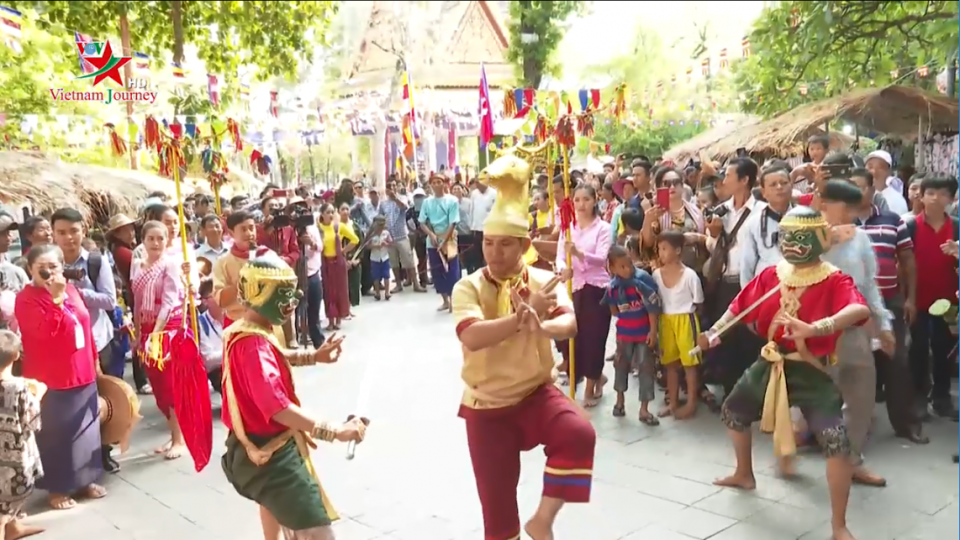 Người dân Campuchia tưng bừng chào đón năm mới