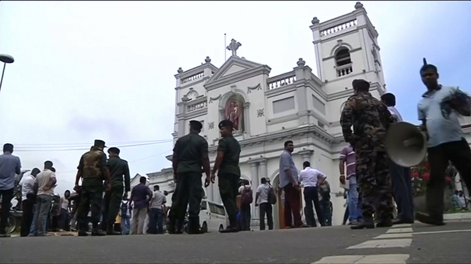 Nổ hàng loạt ở nhà thờ và khách sạn Sri Lanka, nhiều người nước ngoài thương vong