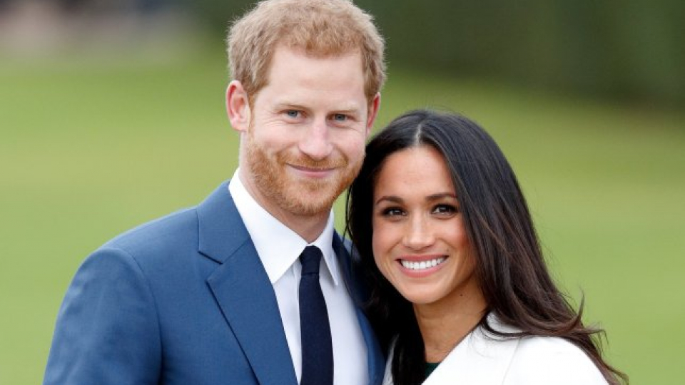 Khách du lịch chúc mừng Hoàng gia Anh đón em bé mới sinh