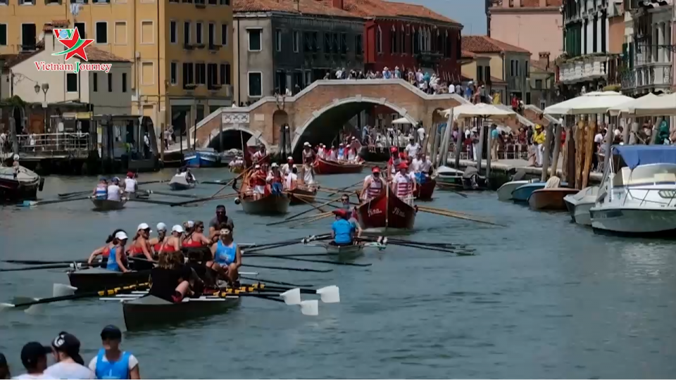 Cuộc đua thuyền Vogalonga ở Venice, Italia