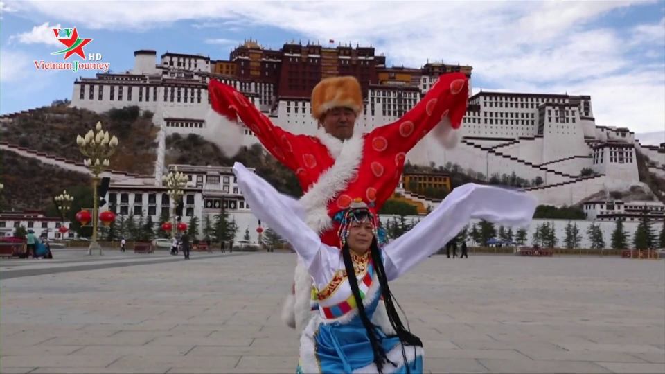 Bùng nổ du lịch tại thành phố Lhasa, Tây Tạng, Trung Quốc