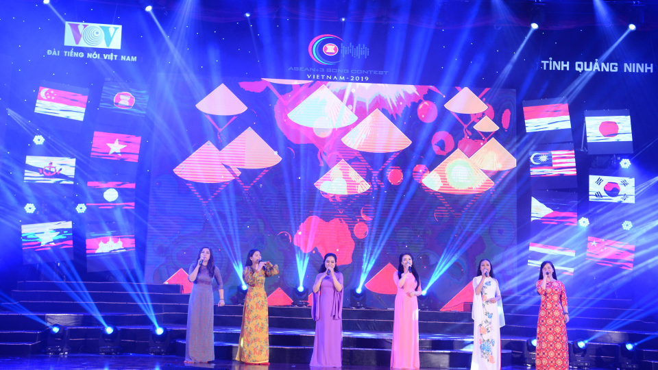 Bán kết "Tiếng hát ASEAN+3": Ca khúc Chiếc Nón Việt Nam