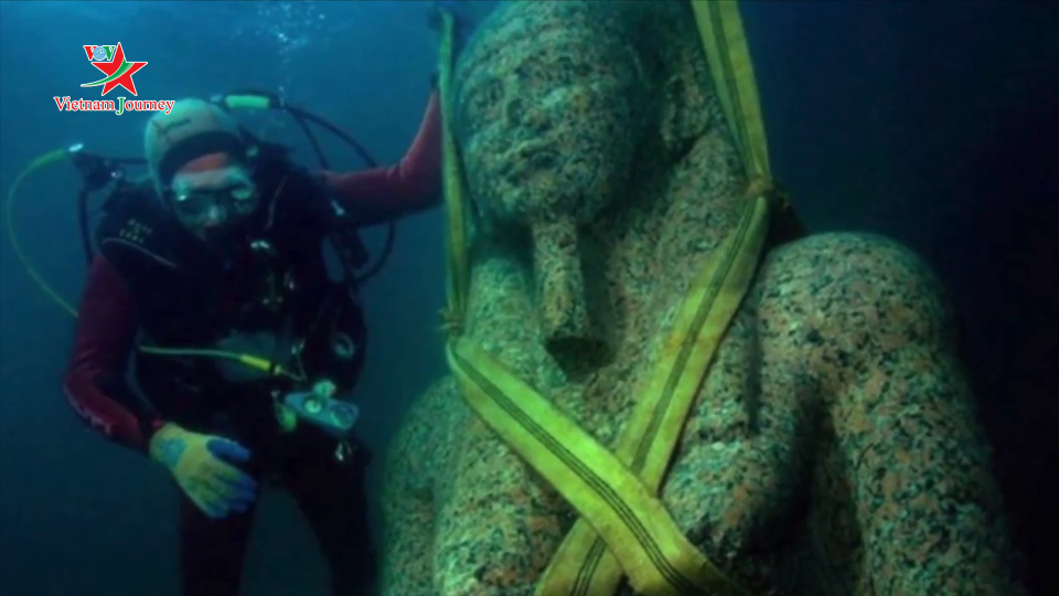 Phát hiện đền cổ nằm dưới biển sâu ở Ai Cập