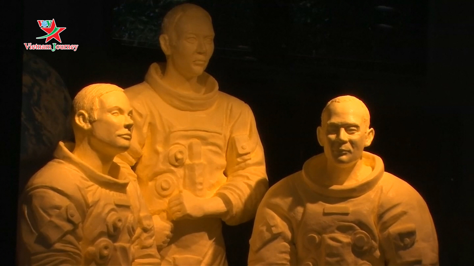 Trưng bày tác phẩm các phi hành gia của tàu Apollo 11 được làm từ bơ