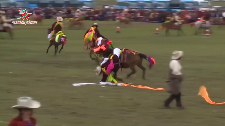 Sôi động lễ hội đua ngựa Lý Đường tại tỉnh Tứ Xuyên, Trung Quốc