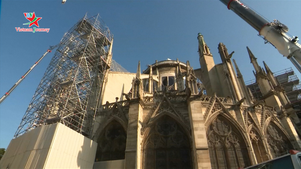 Giới chức Pháp cảnh báo nguy cơ Nhà thờ Đức Bà bị sập