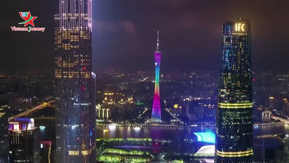 Trung Quốc: Gần 1000 thiết bị bay thắp sáng bầu trời đêm Quảng Châu