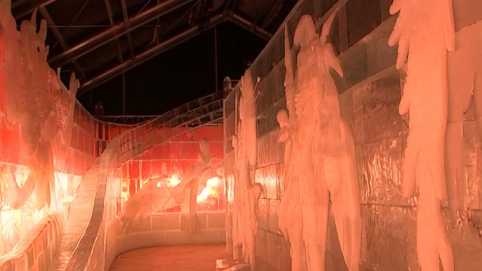 Sống động những tác phẩm điêu khắc trên băng tại Bỉ