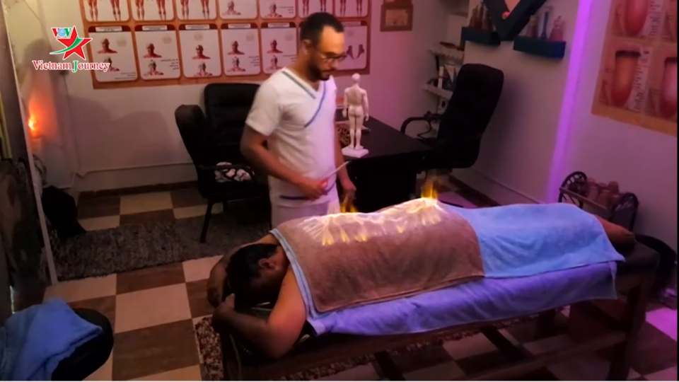 Ai Cập: Massage trị liệu nhức mỏi bằng lửa