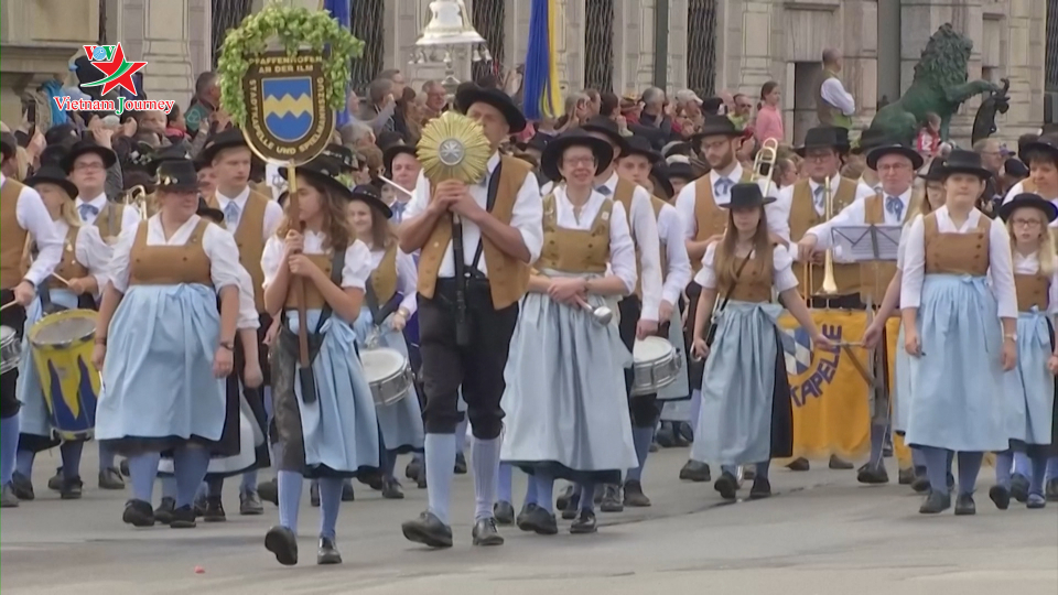 Đức: Diễu hành nhân Lễ hội bia Oktoberfest