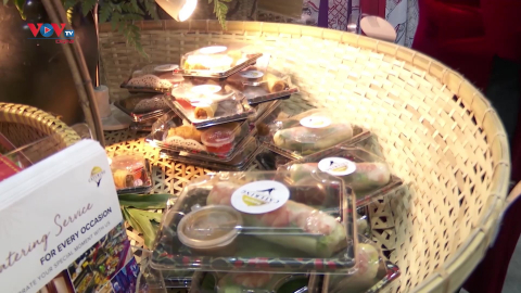 Ẩm thực Việt Nam hút khách quốc tế tại hội chợ từ thiện ở indonesia