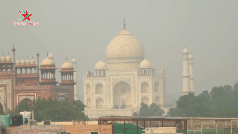 Ấn Độ triển khai máy lọc không khí để bảo vệ đền Taj Mahal 