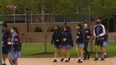Australia: Tỷ lệ tiêm chủng vượt mốc 80%, Sydney cho phép học sinh trở lại trường