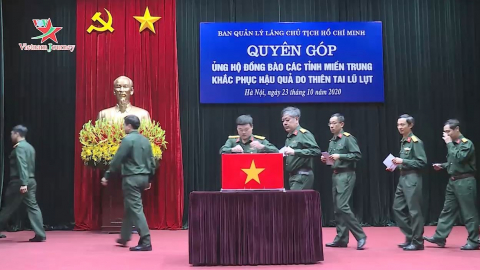 Ban Quản lý Lăng Chủ tịch Hồ Chí Minh quyên góp cứu trợ đồng bào các tỉnh miền Trung