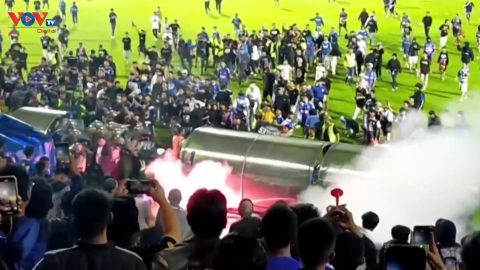Bạo loạn bóng đá tại Indonesia: Số khán giả vào sân vượt quá mức cho phép