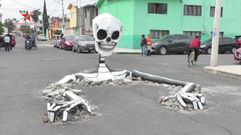Bộ xương Halloween khổng lồ trên đường phố Mexico