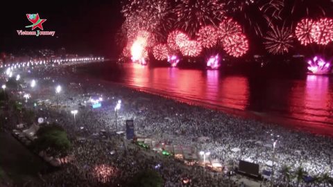 Brazil đón mừng năm mới trên bãi biển nổi tiếng ở Rio de Janeiro