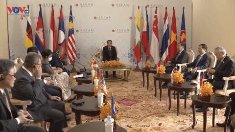 Các bộ trưởng ngoại giao ASEAN chào xã giao Thủ tướng Hun Sen