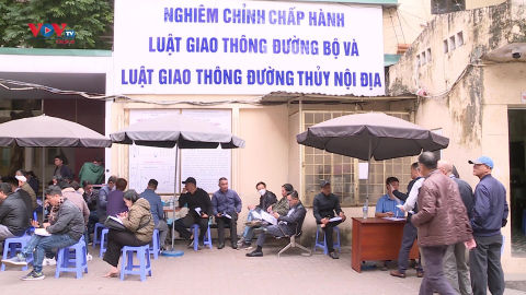Các điểm đổi giấy phép lái xe ở Hà Nội đã ổn định trở lại