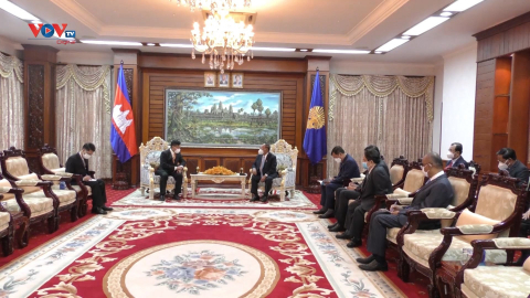 Chủ tịch Quốc hội Campuchia tiếp đại sứ Việt Nam Nguyễn Huy Tăng chào xã giao