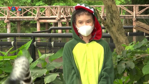 Cô bé mang âm nhạc đến vườn thú Thái Lan 