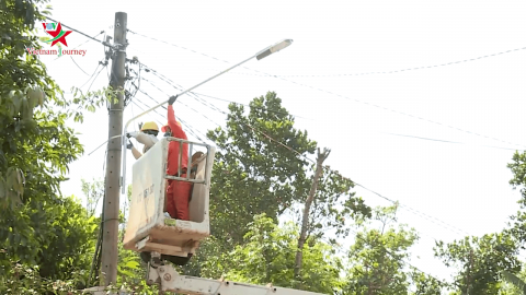 "Thắp sáng đường quê" lắp đặt hệ thống điện sinh hoạt cho các hộ gia đình nghèo