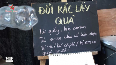 Đổi rác lấy cây xanh