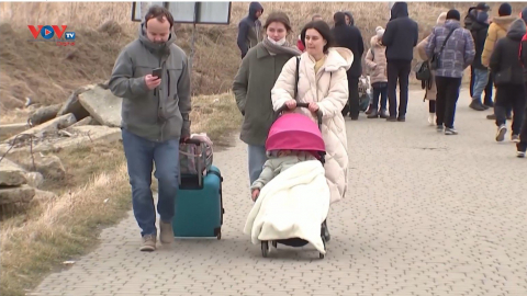 Dự báo hơn 100.000 người Ukraine di tản qua biên giới vào Trung Âu