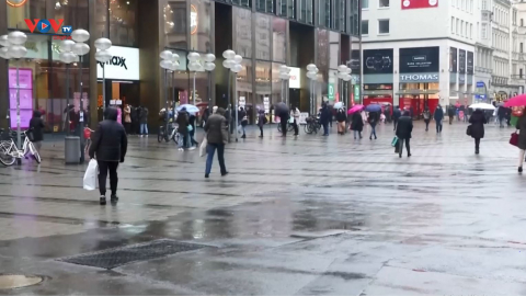 Đức: Người mua sắm chen chúc trên đường phố Munich bất chấp các biện pháp hạn chế nghiêm ngặt
