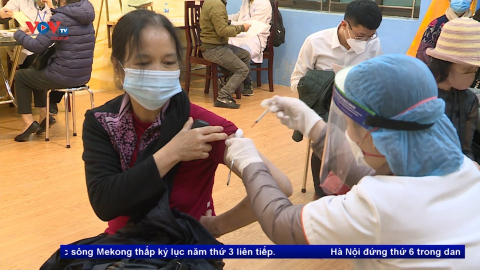 Hà Nội: Đẩy mạnh tiêm phủ vaccine mũi 3 cho người dân