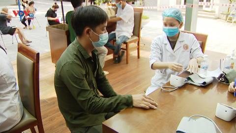Hà Nội: Tăng tốc tiêm phủ vaccine mũi 1 không phân biệt hộ khẩu thường trú hay tạm trú