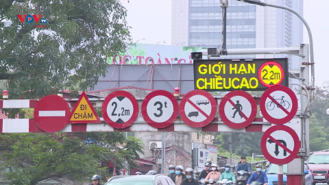 Lắp đặt biển báo thông minh thí điểm nhằm giảm ùn tắc giao thông Hà Nội