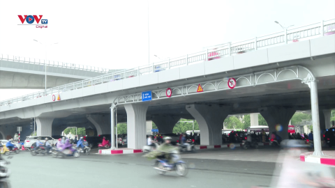 Hà Nội: Vẫn còn xung đột giao thông tại cầu vượt nút giao Mai Dịch