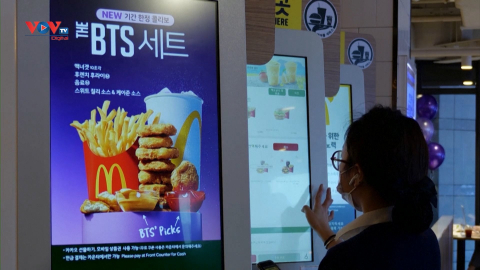 Hàn Quốc: Khách hàng đổ xô đến các cửa hàng Mcdonald’s để thử “phần ăn BTS” 