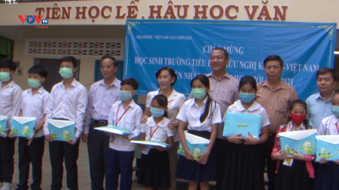 Học sinh gốc Việt tại Campuchia bước vào năm học mới 