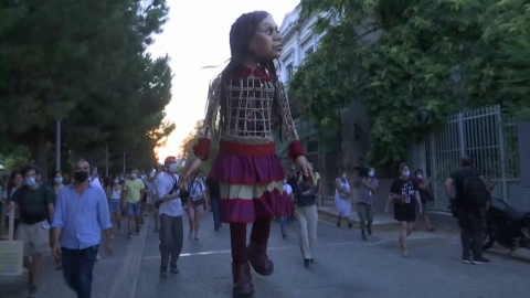 Hy Lạp: Diễu hành rối khổng lồ nhằm nâng cao nhận thức về trẻ em di cư 