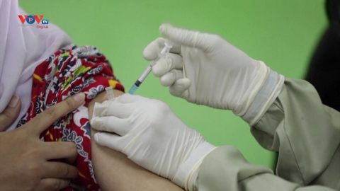 Indonesia bắt đầu tiêm vaccine ngừa Covid-19 cho thanh thiếu niên