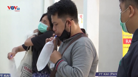 Indonesia bắt đầu xét nghiệm Covid-19 qua hơi thở tại các nhà ga 