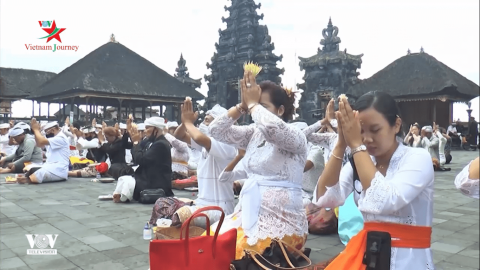 Indonesia: Cầu nguyện mở cửa lại hòn đảo du lịch Bali