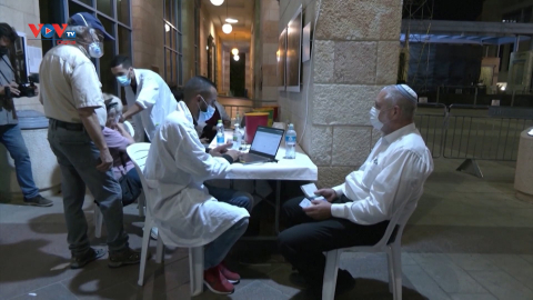Israel: Liều vaccine thứ ba tạo kháng thể gấp 10 lần liều thứ hai