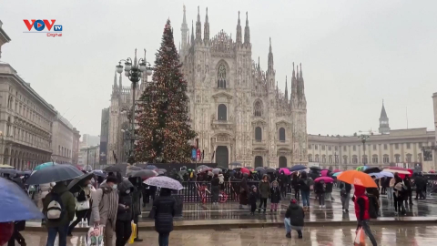 Italia: Người dân Milan thích thú đón tuyết đầu mùa 
