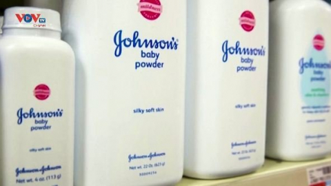 Johnson & Johnson dừng bán hoàn toàn sản phẩm phấn rôm trẻ em sử dụng bột talc