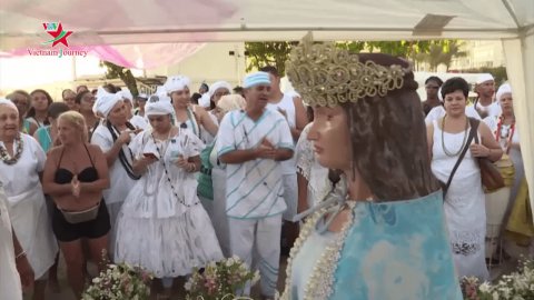 Lễ cúng nữ thần biển theo truyền thống năm mới tại Brazil 