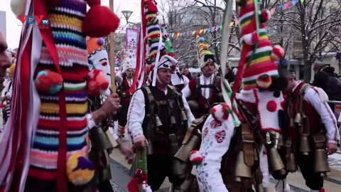 Lễ hội hóa trang trở lại ở thành phố Pernik, Bulgaria