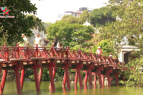 Mùa thu Hà Nội luôn đẹp trong mắt du khách